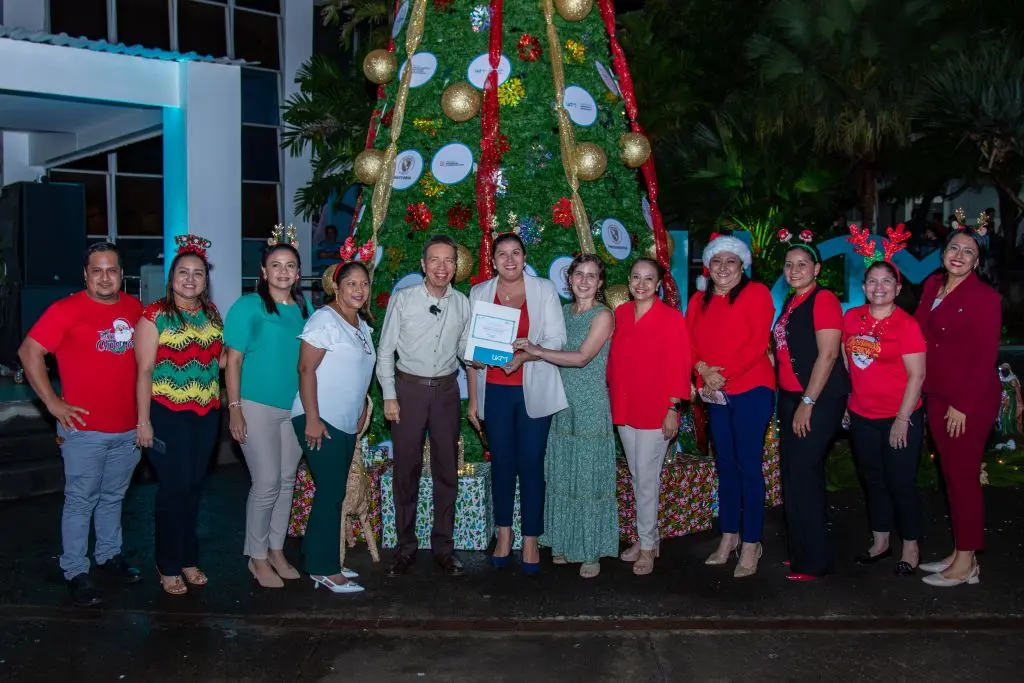 Árbol de Navidad institucional_ UAM3