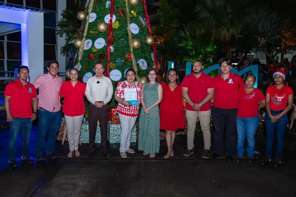 Árbol de Navidad institucional_ UAM5