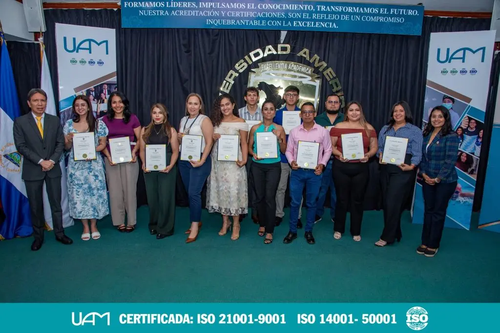 43 graduados de sus programas de en inglés