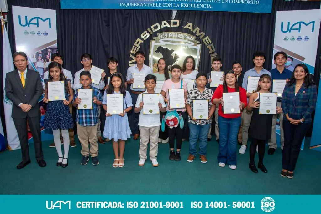 43 graduados de sus programas de en inglés