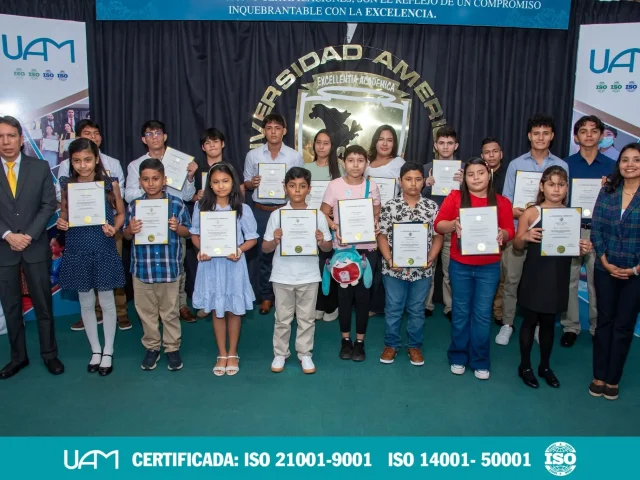 43 graduados de sus programas de en inglés