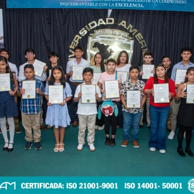 43 graduados de sus programas de en inglés